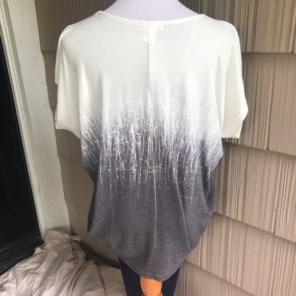 *SIZES ADDED*NWT Enti super soft grey&white blouse - Picture 2 of 2